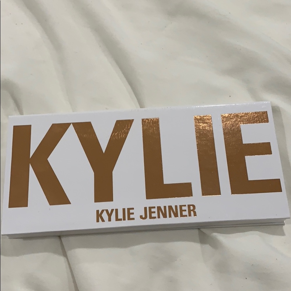 Kylie cosmetics eyeshadow palate